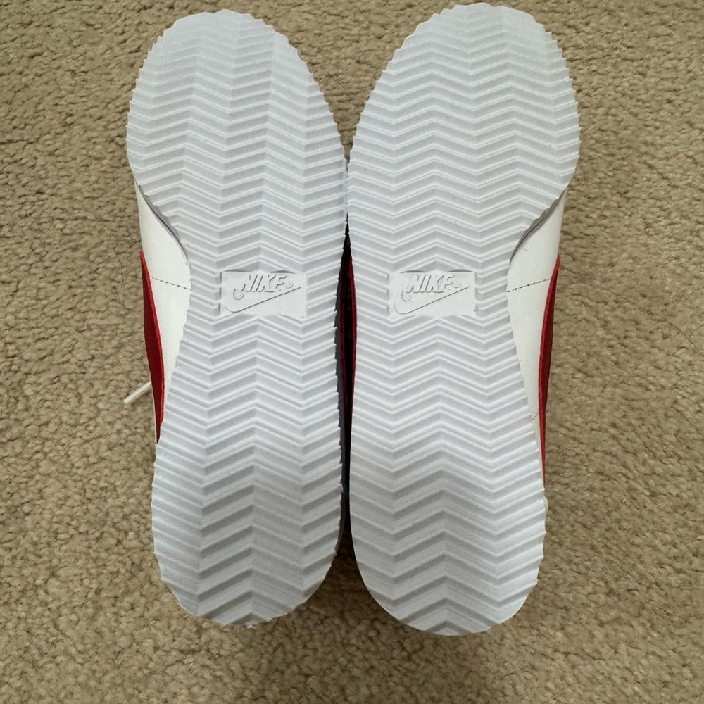 Nike White and Red Sneakers with Blue Sole - Picture 4 of 4